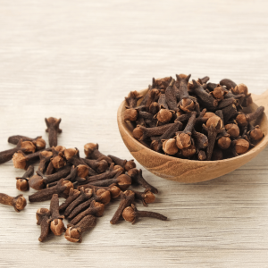 Gamme de soins cheveux au Clou de girofle, Hedione